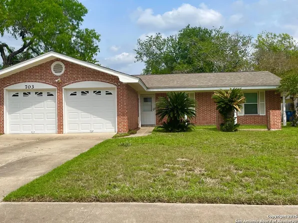 703 S Archer, Beeville 78102