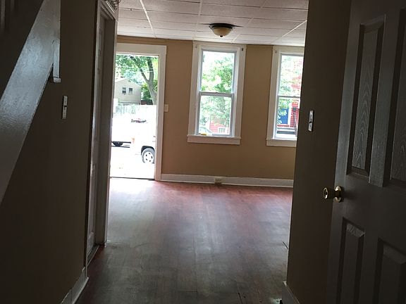 Living room from kitchen doo
