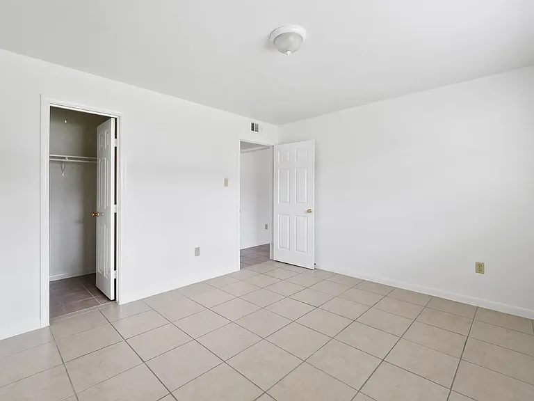 La Paloma Village Apartments — Photo 19