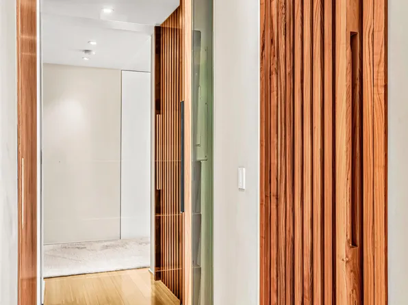 8 River Terrace image 10 of 26