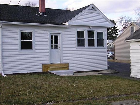 4th image of 2620 Eldridge Ave