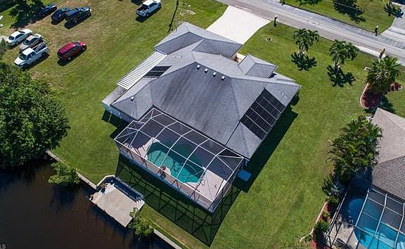 2nd image of 221 SW 37th Ln