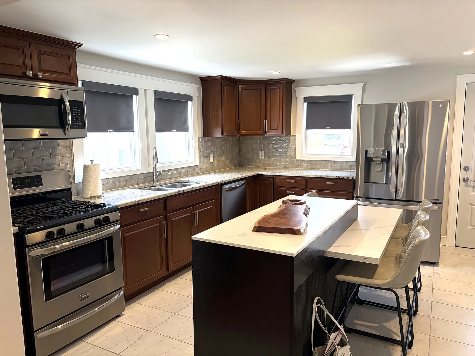 2 bed, 1000 sqft, $3,000 — Photo 2