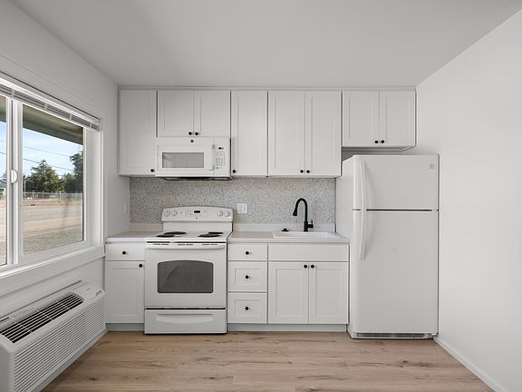 3rd image of 125 S West Blvd #8