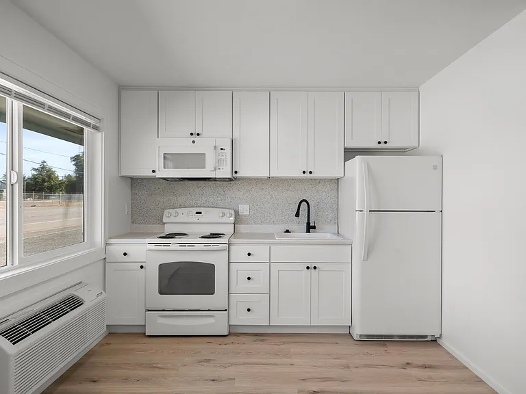 125 S West Blvd #8 — Photo 3