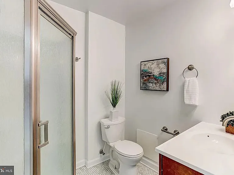 2604 Hudson St — Photo 30