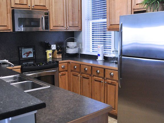 4th image of 610 Lemoyne #6-d