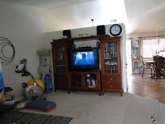 3rd image of 891 Elm Ave