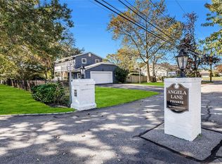 58 S Saxon Ave, Bay Shore, NY 11706