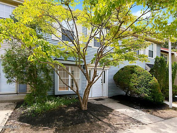 3rd image of 165 Bristol Court