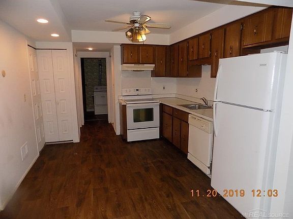 2nd image of 29833 City Center Dr #4