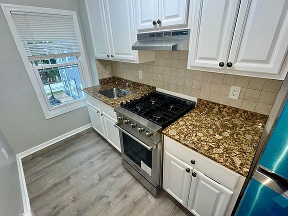 2nd image of 211 Kirby St #2