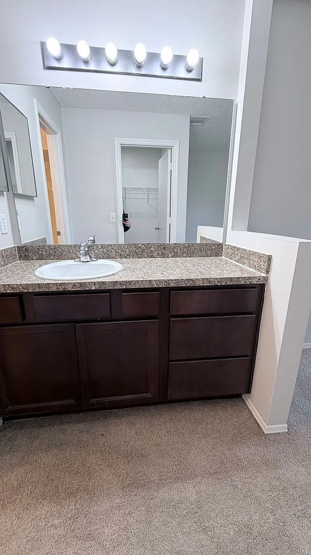 3 bed, 2.5 bath, 1471 sqft, $2,195 — Photo 2