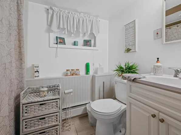 1026 East 2nd Street image 9 of 32