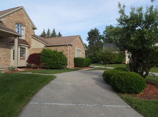 975 Emerson Dr, Troy, MI 48084