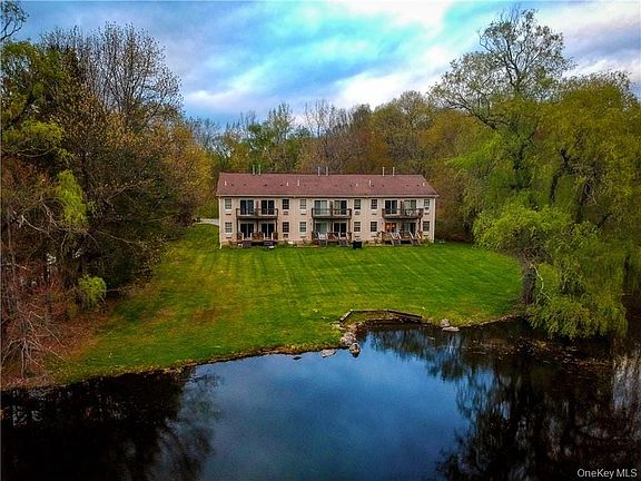 2nd image of 22 Lake Lodge Dr APT 1