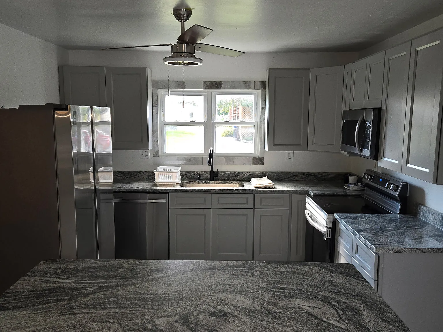 3 bed, 1224 sqft, $2,400 — Photo 2
