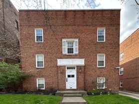 2672 Mayfield Rd, Cleveland, OH