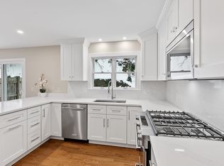 34 Pleasant St APT 5, Wellesley, MA 02482