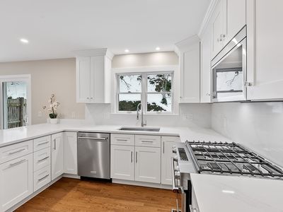 34 Pleasant St APT 5, Wellesley, MA, 02482