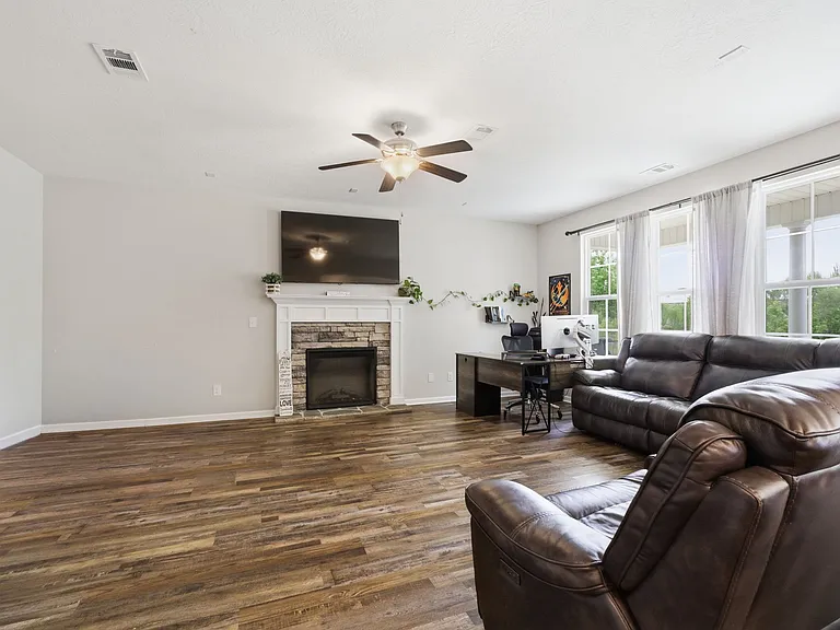 116 Dublin Loop — Photo 6