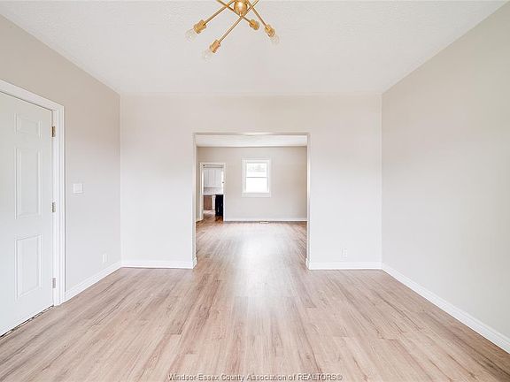 5th image of 31 Adelaide St N