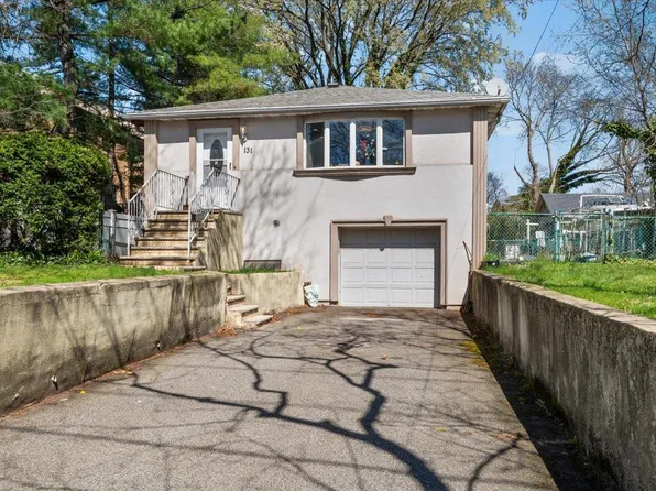 131 Powerhouse Road, Roslyn Heights, NY 11577