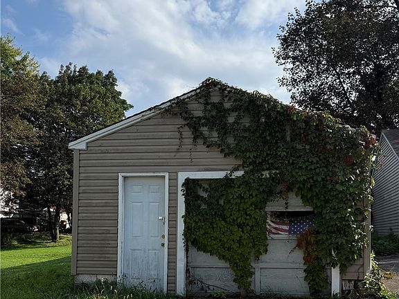 3rd image of 1911 Point View Ave