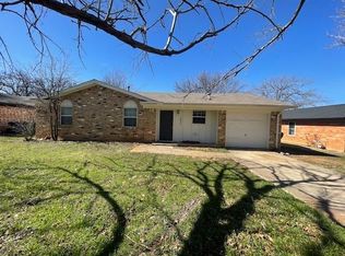 7033 Payte Ln, North Richland Hills, TX 76182
