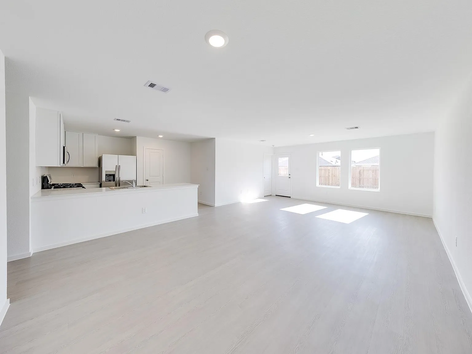 4 bed, 2.0 bath, 1736 sqft, $2,100 — Photo 4