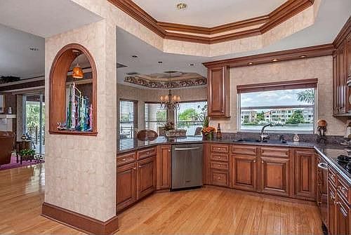 3rd image of 6021 Kipps Colony Dr E