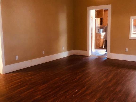 2nd image of 601 W Washington Ave