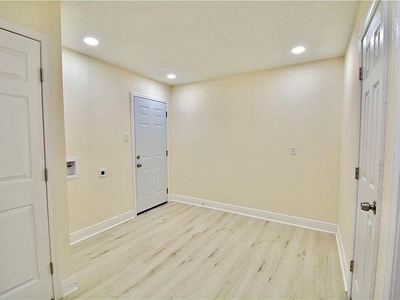 5th image of 1012 Carrollwood Dr