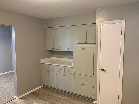 Kitchen - back counter