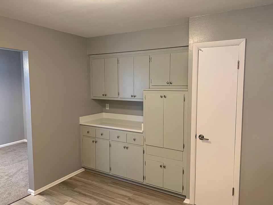Kitchen - back counter