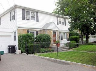 2605 7th Ave, East Meadow, NY 11554