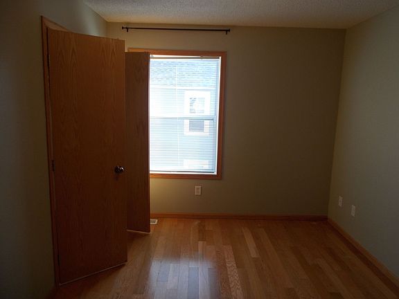 4th image of 1022 Stinson St