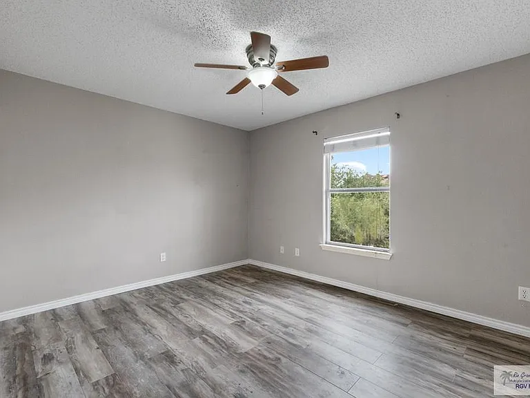 2784 Woodside — Photo 19