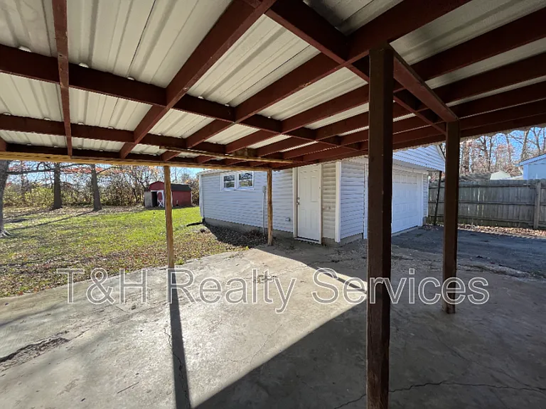 3611 Chateau Ln — Photo 17