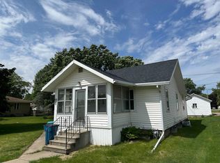 330 California St, Savanna, IL 61074