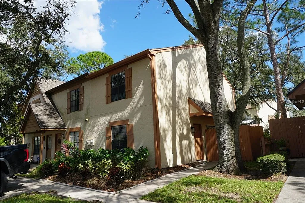 2 bed, 2.5 bath, 1120 sqft, $1,950 — Photo 1