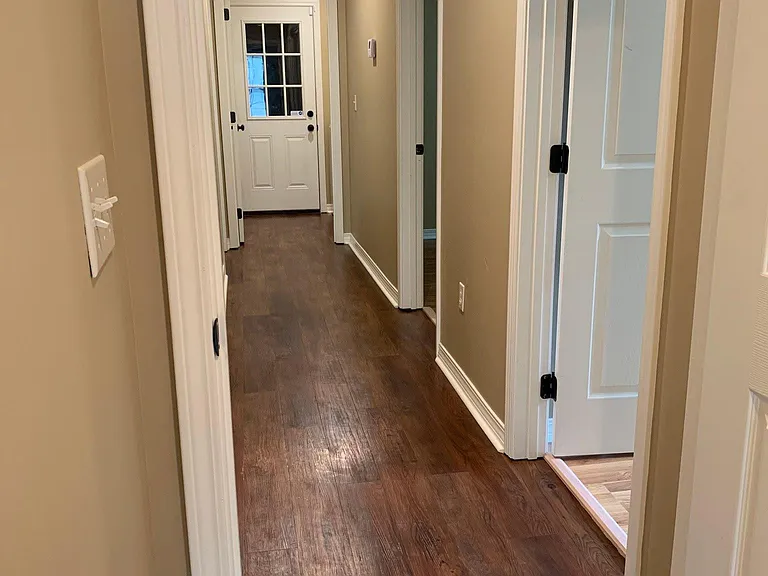100 Hawthorne Dr — Photo 15