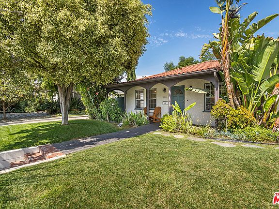 3rd image of 4458 Tujunga Ave