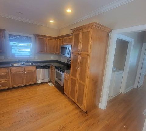 4th image of 1805 Williams St #1