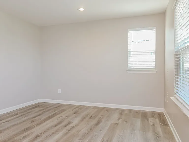 2212 Ambergate Dr — Photo 13