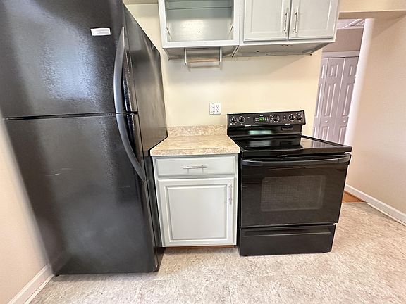 5th image of 2722 Wendell Ave