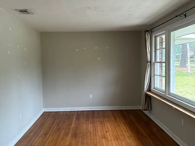 517 Griffin Ave — Photo 6