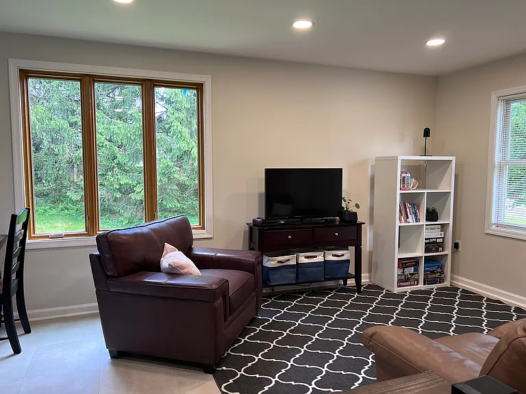 1063 Hilldale Rd — Photo 5