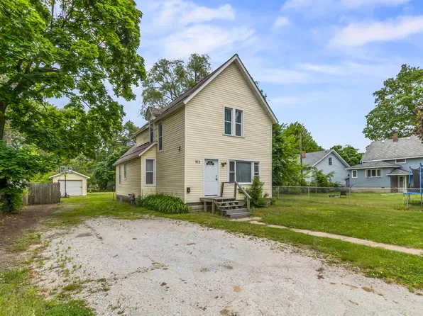 913 Tunnel St, Port Huron, MI 48060