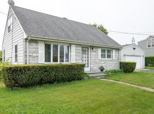 78 Ralph Chapman Rd, Swansea, MA 02777